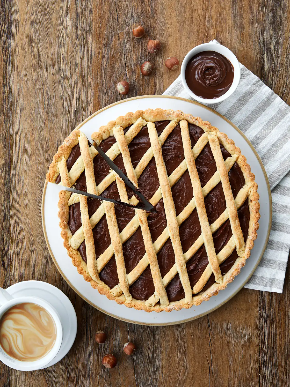 Crostata con crema di nocciole