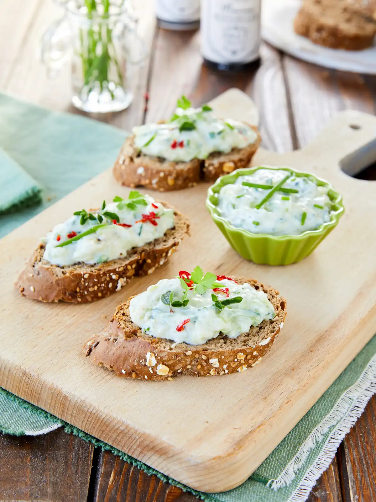 Crostini con Salsa Tzatziki