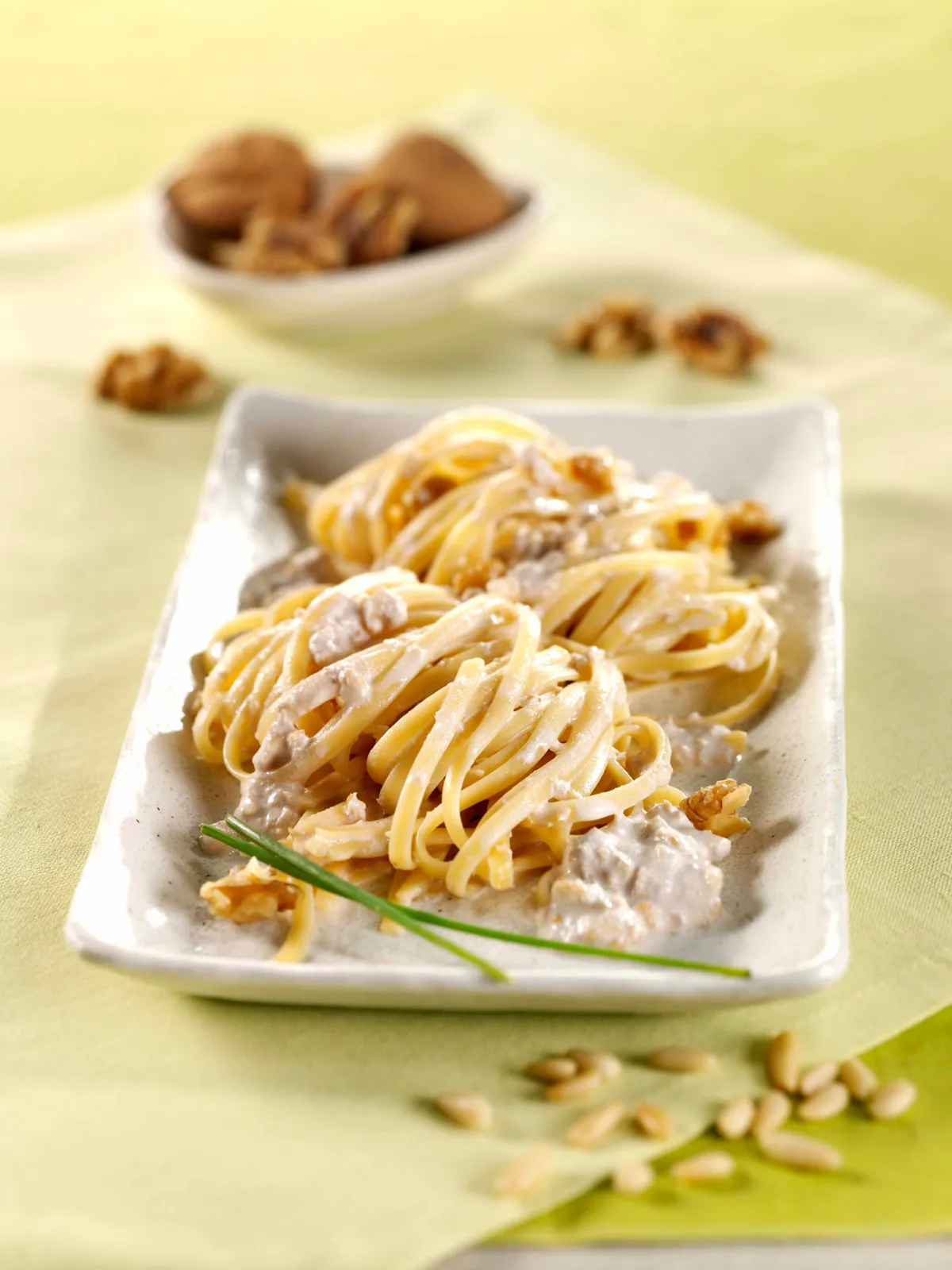 Linguine al sugo di noci
