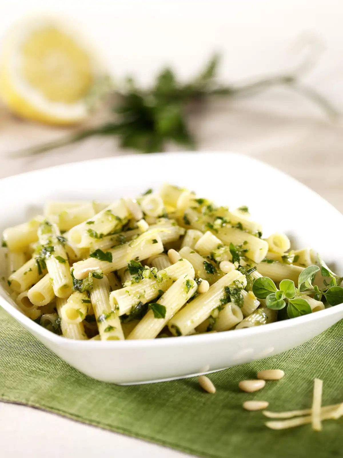 Sedanini con Pesto di Erba al Limone